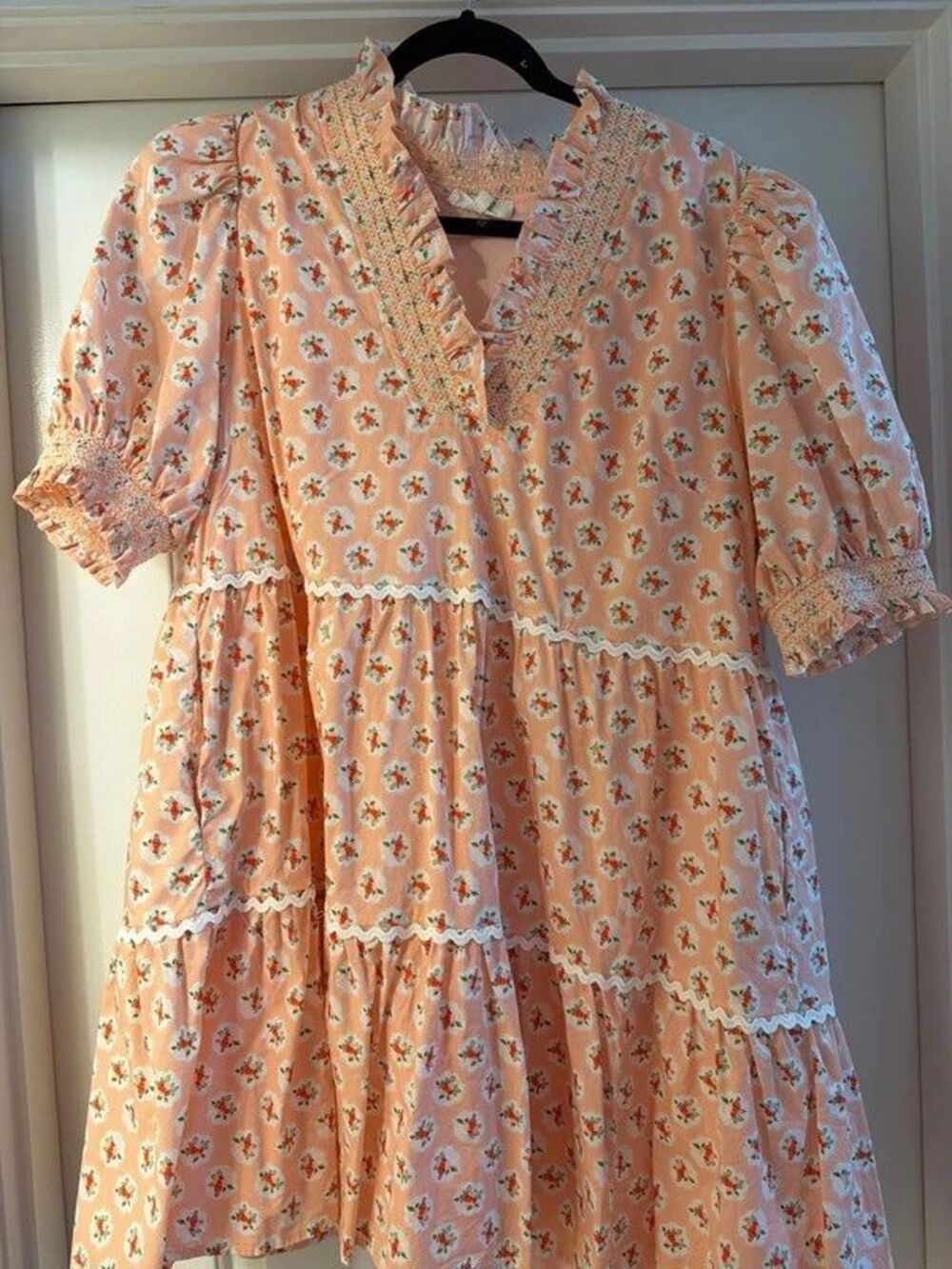 Entro Floral Tiered Midi Dress Size Large Peach Smocked Ruffle